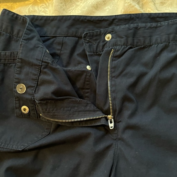 ❤️2/$15❤️ or 3/$21 ❤️ Jones  New York Navy Blue Cargo Capris, Size 16 - Picture 4 of 10